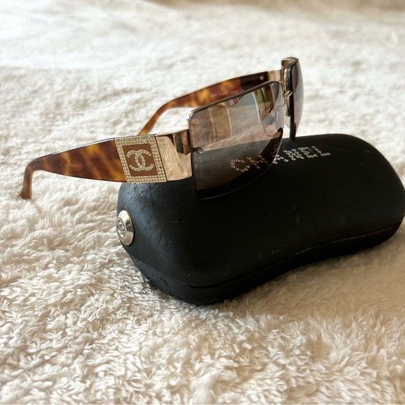 CHANEL Vintage Crystal Diamanté Sunglasses - Picture 1 of 6